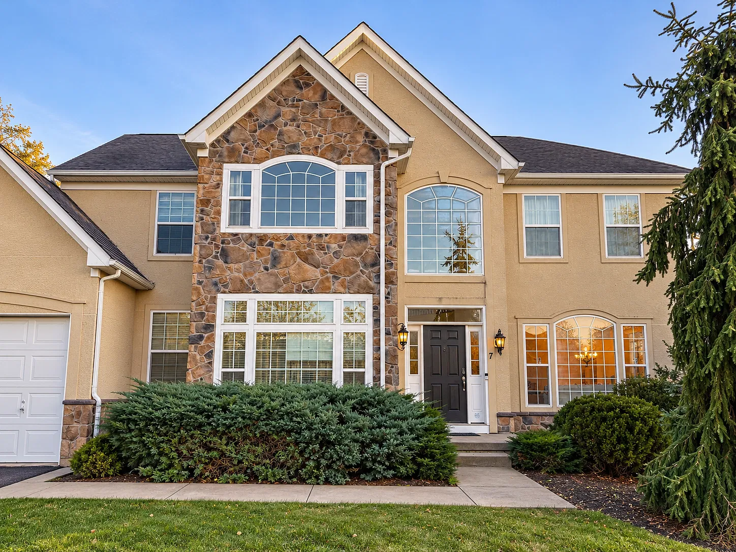 4 bed, 3.5 bath, 3757 sqft, $6,200 — Photo 1