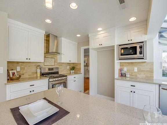 2nd image of 2607 E Nottingham Way
