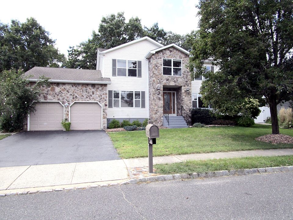 1st image of 28 Jacob Dr