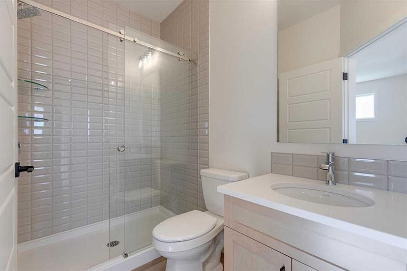 Calgary House for rent - 4 Bedrooms — photo 3