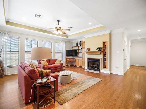 5th image of 713 W Lagrange St