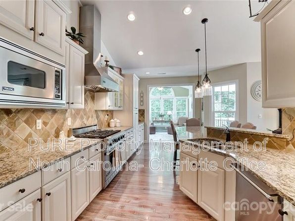 1289 Winged Foot Dr
