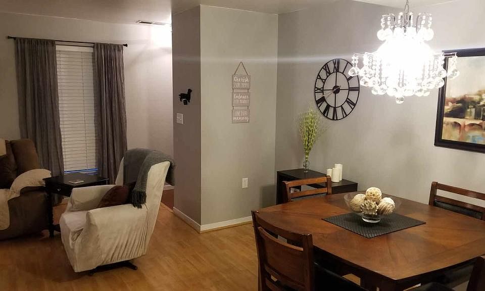 My previous tenants beautiful dinning decor.