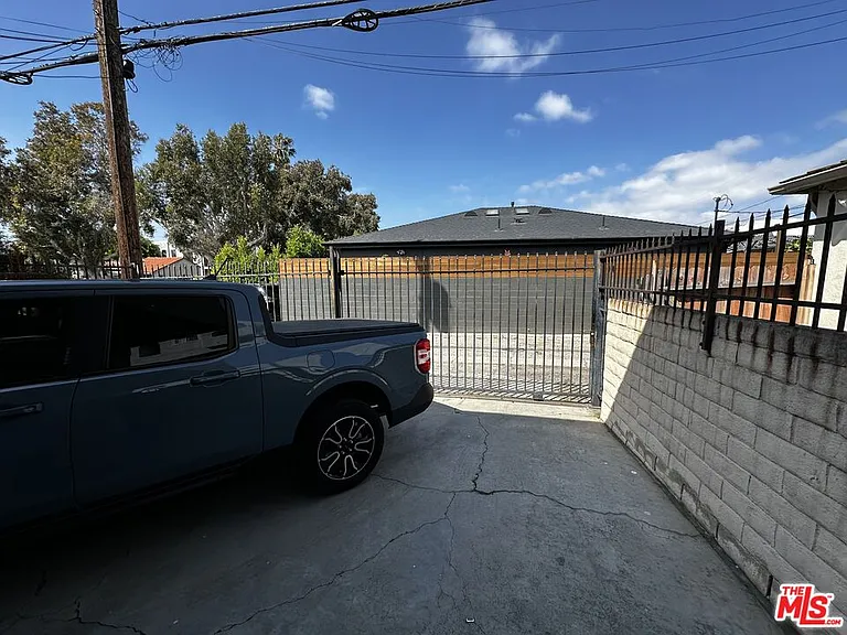 12779 Venice Blvd — Photo 21
