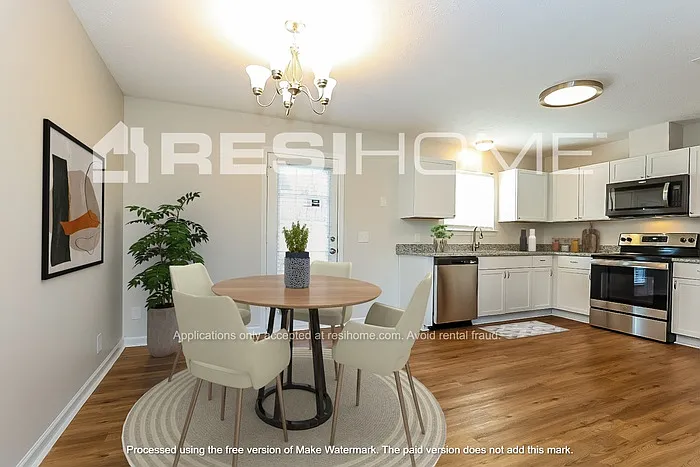 1221 Akins Ridge Dr — Photo 4