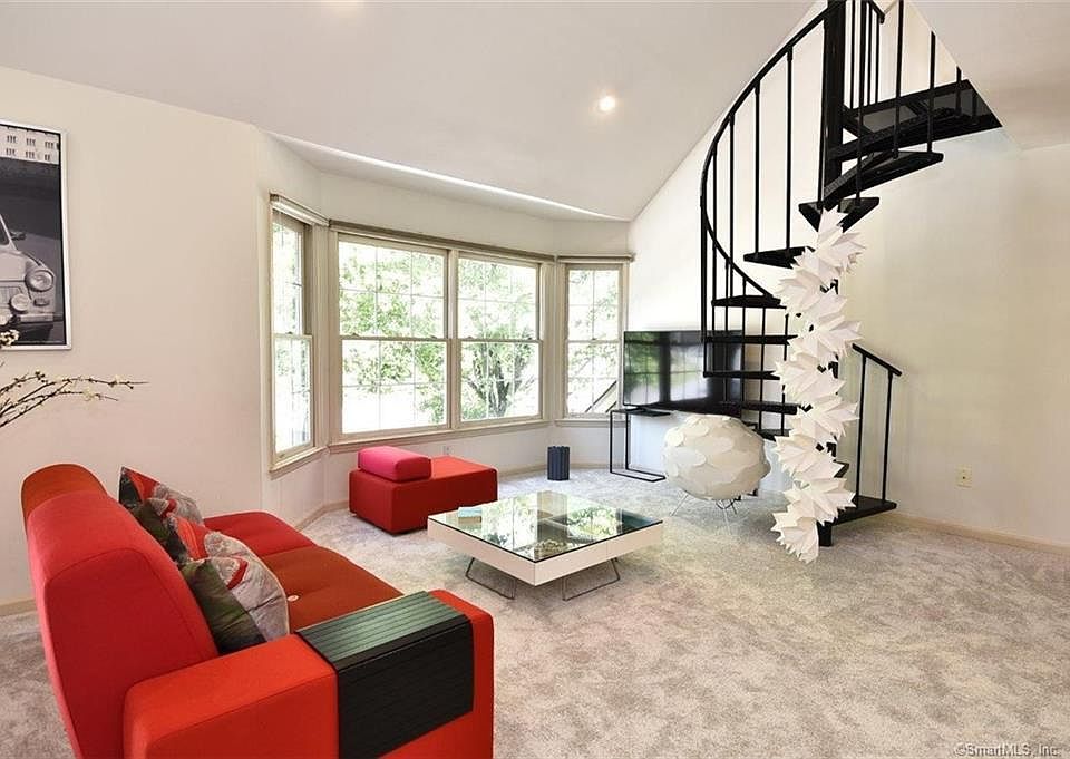 1st image of 77 Locust Ave APT 124