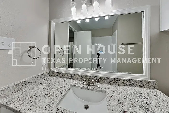 2222 Friarwood Trl — Photo 17