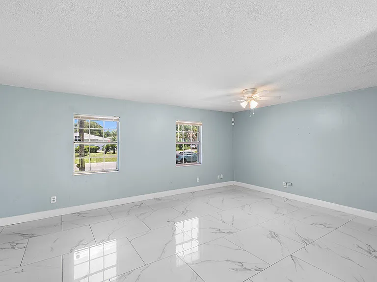 2137 San Jose Blvd — Photo 3