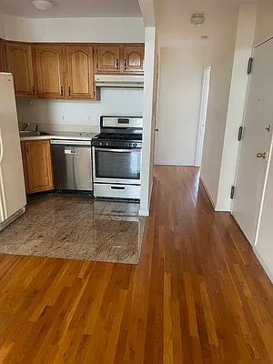 Rented by Metropolis International Realty Inc. | media 3