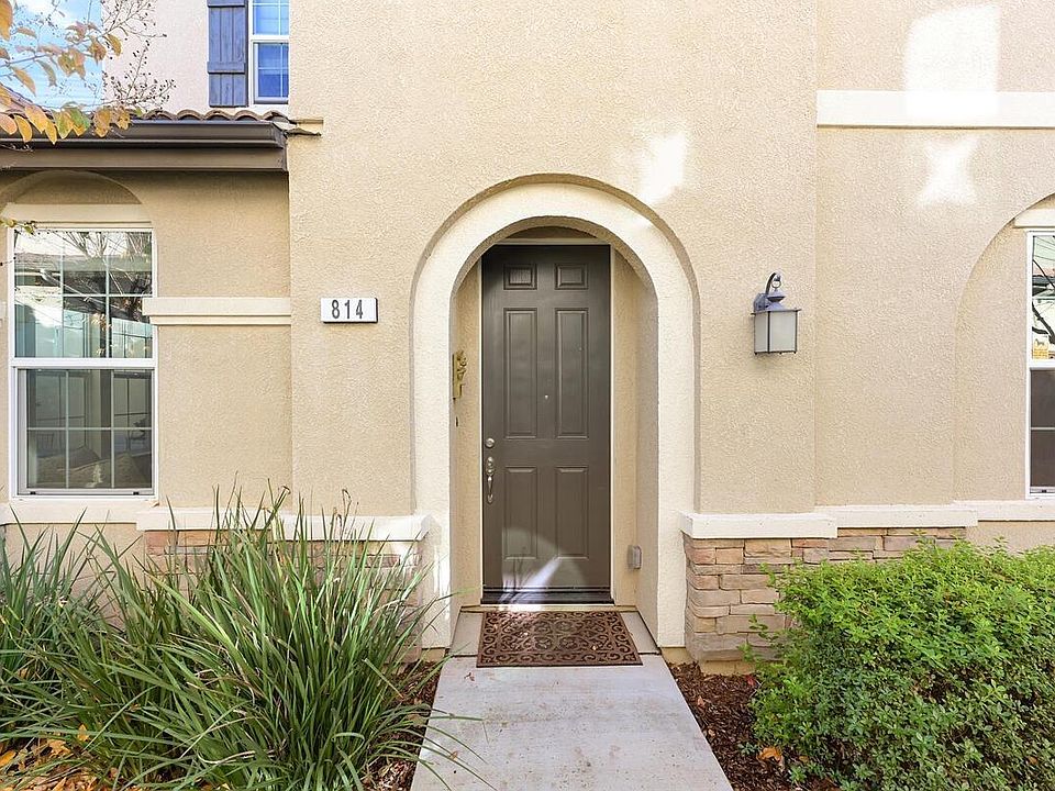 1st image of 814 Blossom Rock Ln