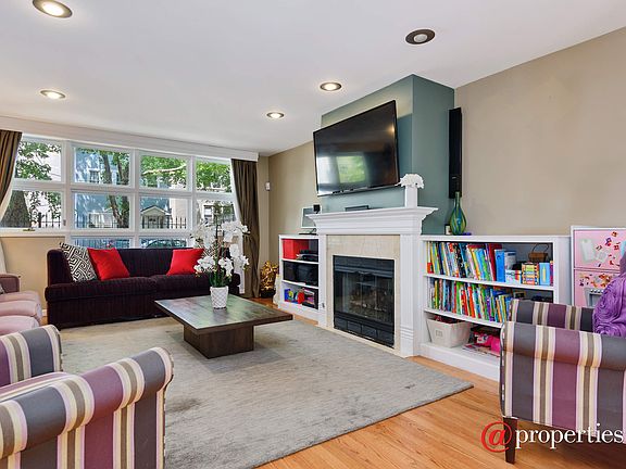 5th image of 2427 N Marshfield Ave