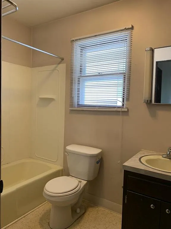 1218 Cedar St #2 — Photo 2