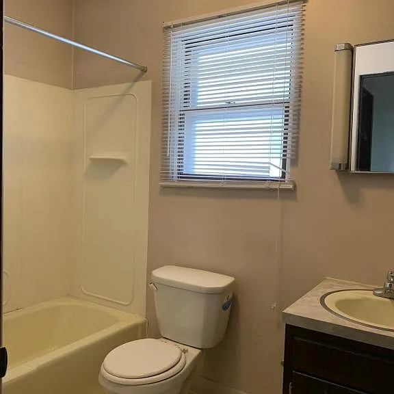 1218 Cedar St #2 — Photo 2