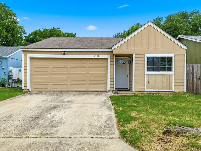 9707 Valley Crst — Photo 1