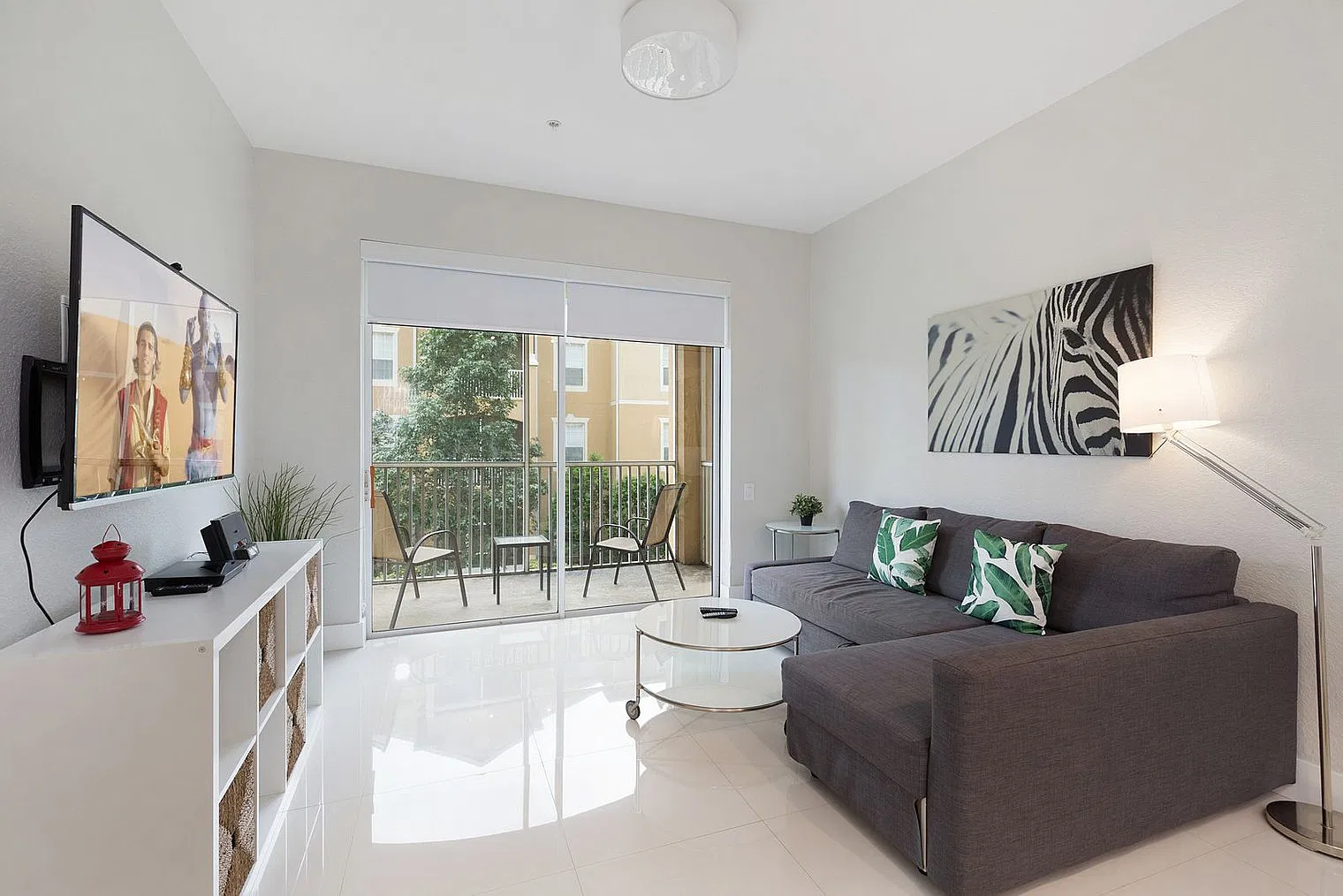 2 bed, 2.0 bath, 1087 sqft, $4,040 — Photo 2