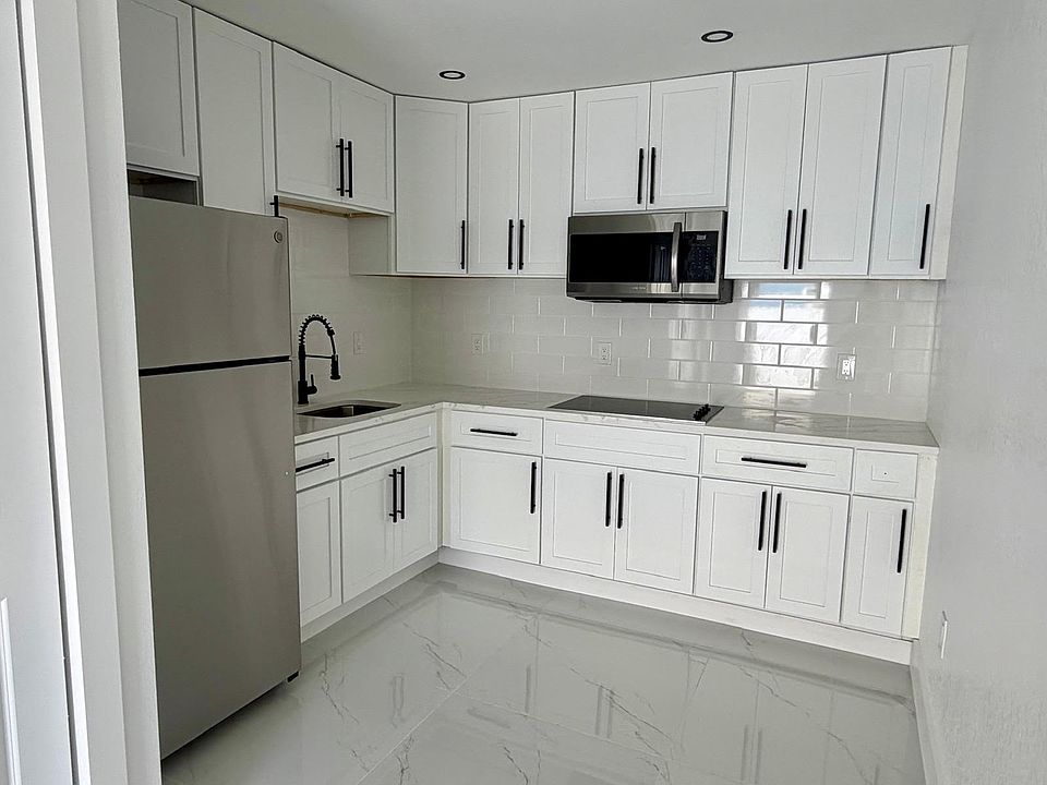 1st image of 905 Winchester Ct #1