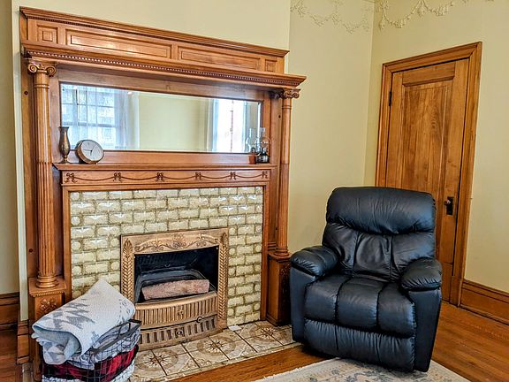 5th image of 202 Maple St