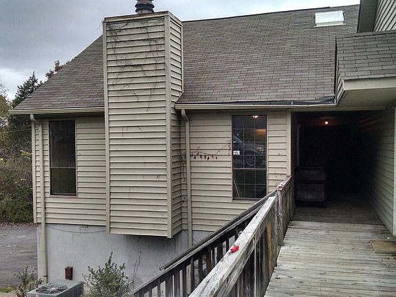 2nd image of 9109 Cedarpark Ln