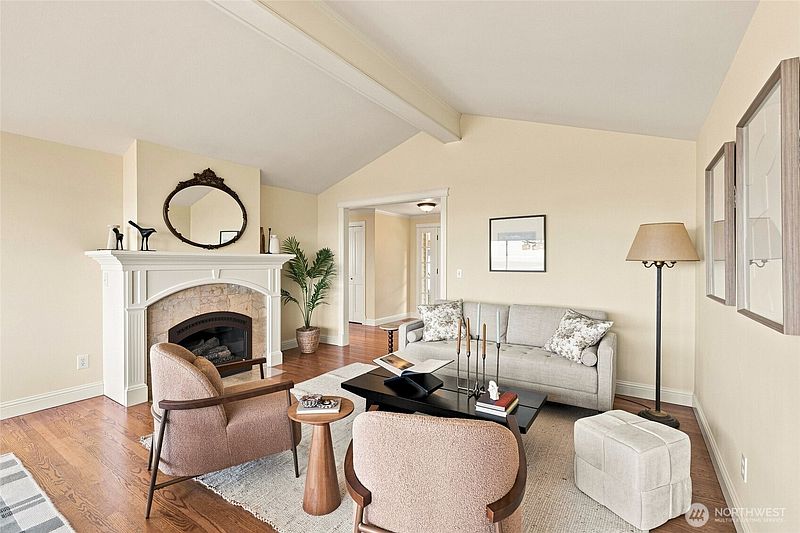 5th image of 5017 33rd Avenue W
