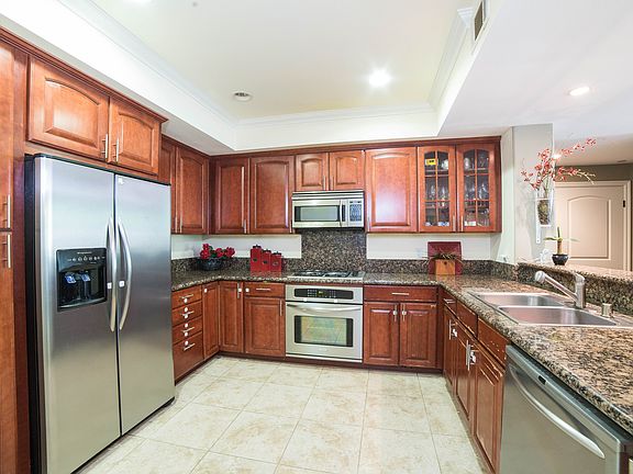 5th image of 4237 N Longridge Ave #103