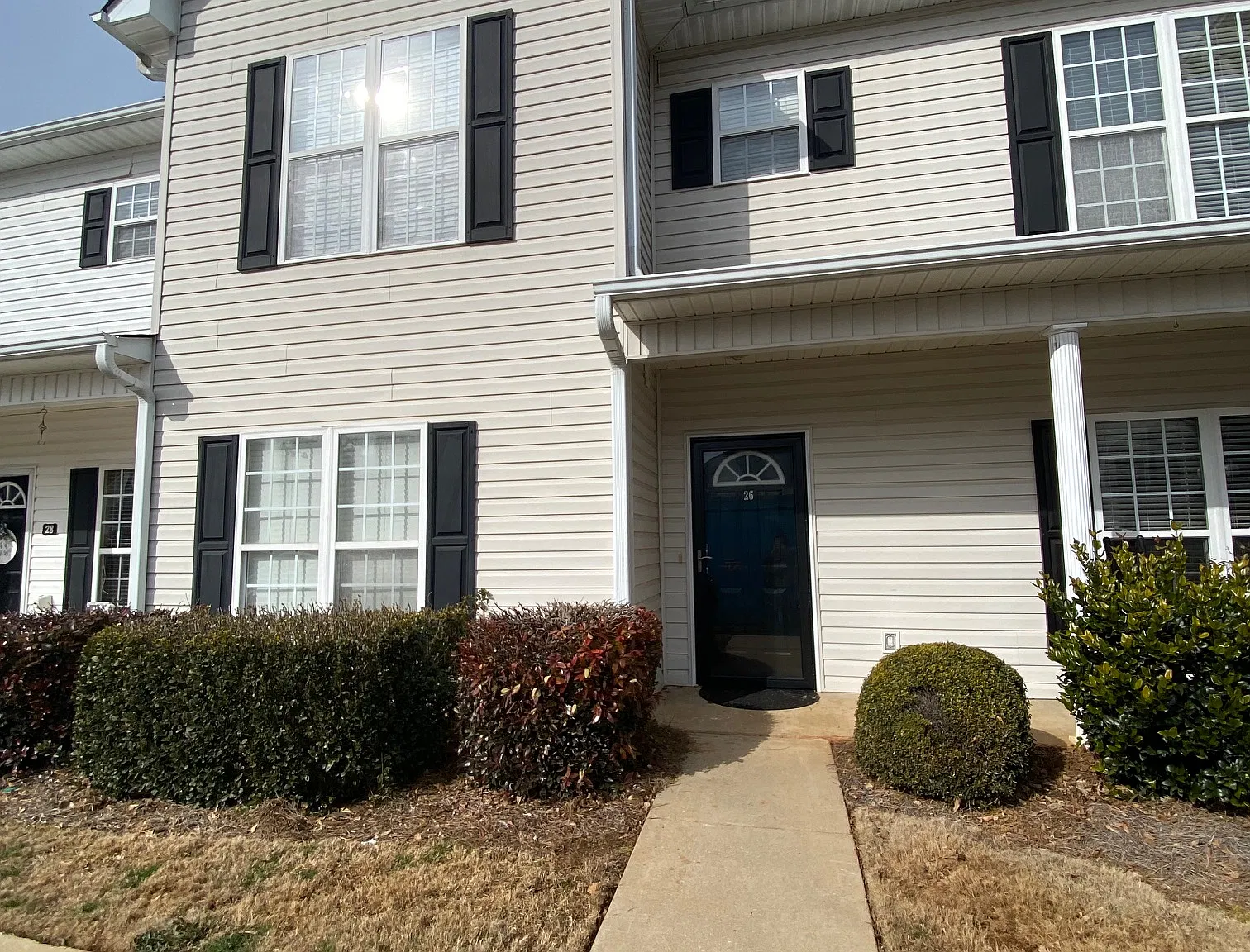 3 bed, 2.5 bath, 1300 sqft, $2,400 — Photo 1