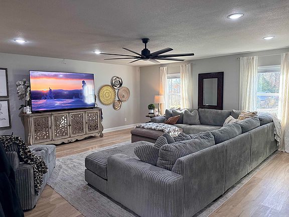 5th image of 4208 Peachtree Ave