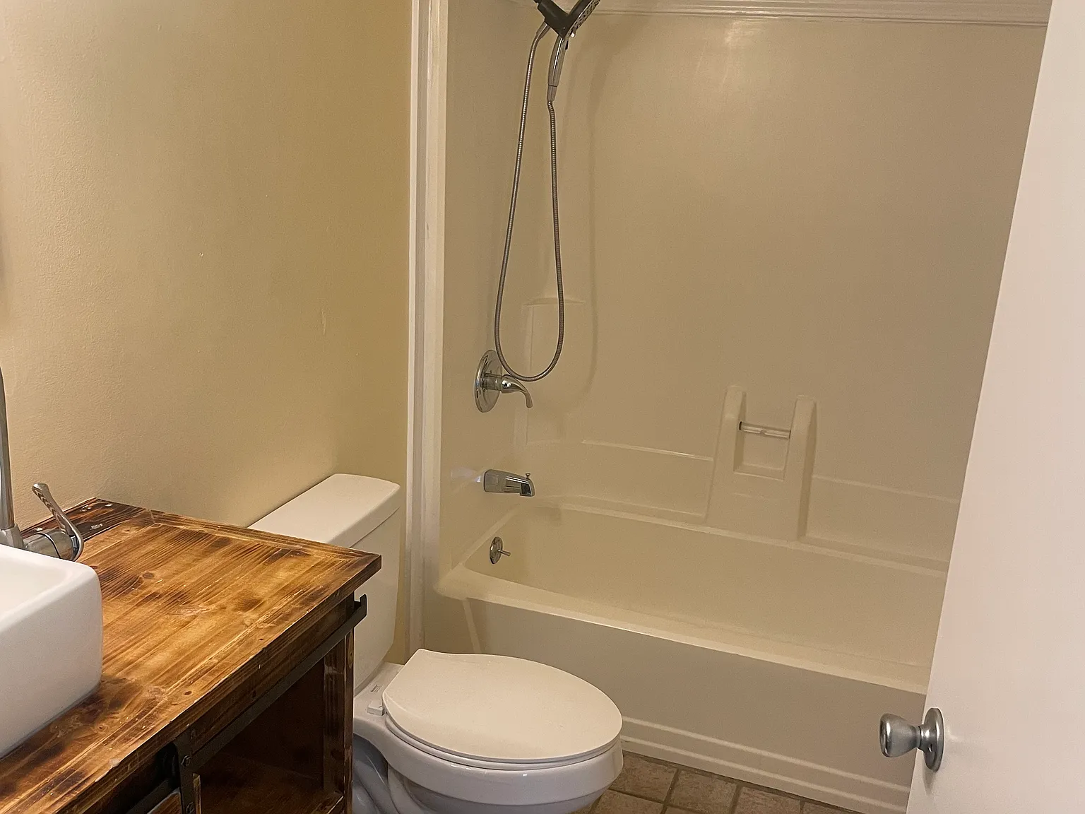 3 bed, 1.5 bath, 1098 sqft, $1,625 — Photo 3