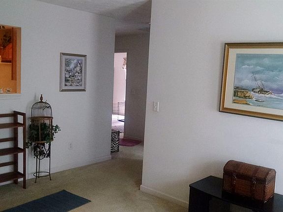 4th image of 207 Barnard Ct #A