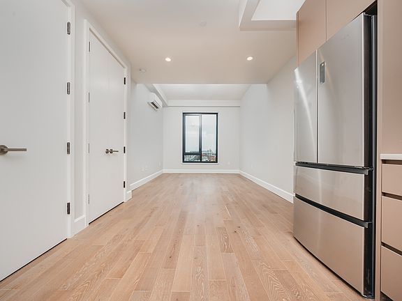 4th image of 262 9th St #307