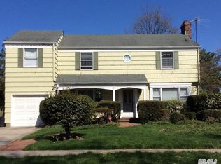 1295 Surrey Ln, Rockville Centre, NY 11570