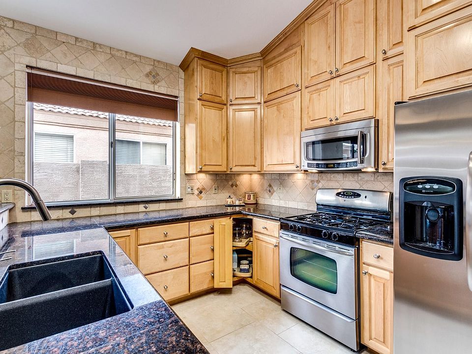 1st image of 867 N Gregory Pl