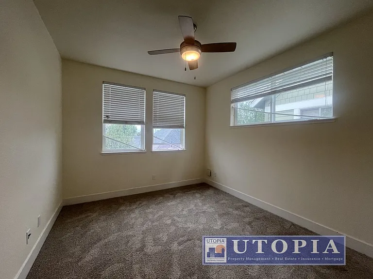 Beautiful and Spacious 3-bedroom, 3.5-bathroom Townhouse Located in the heart of Seabright. — Photo 18