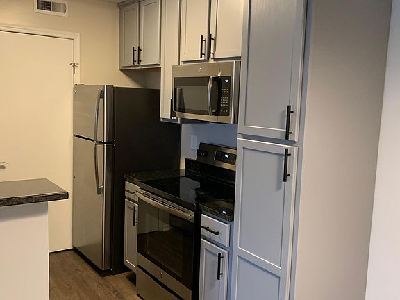 5th image of 8874 Oak Village Blvd