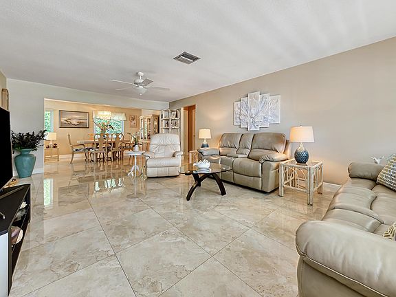 3rd image of 1005 Leisure Ln