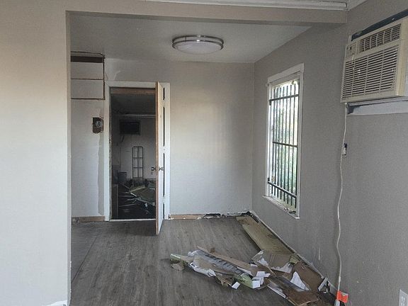 3rd image of 3200 Grant St