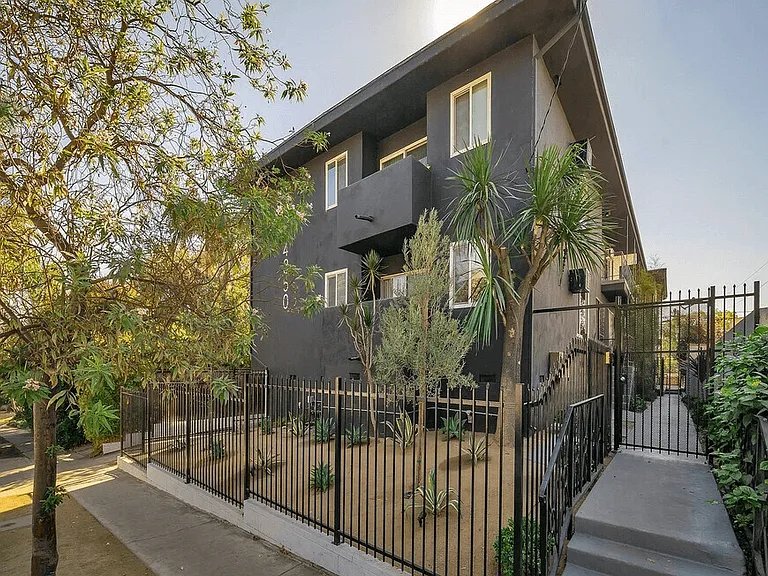 4350 Franklin Ave — Photo 1