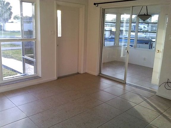 4th image of 2207 Bragg Ct