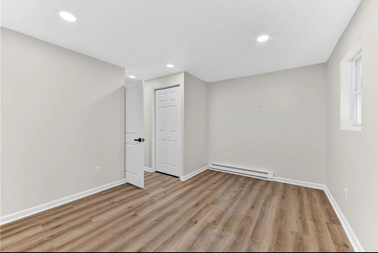 3 bed, 1021 sqft, $2,400 — Photo 3