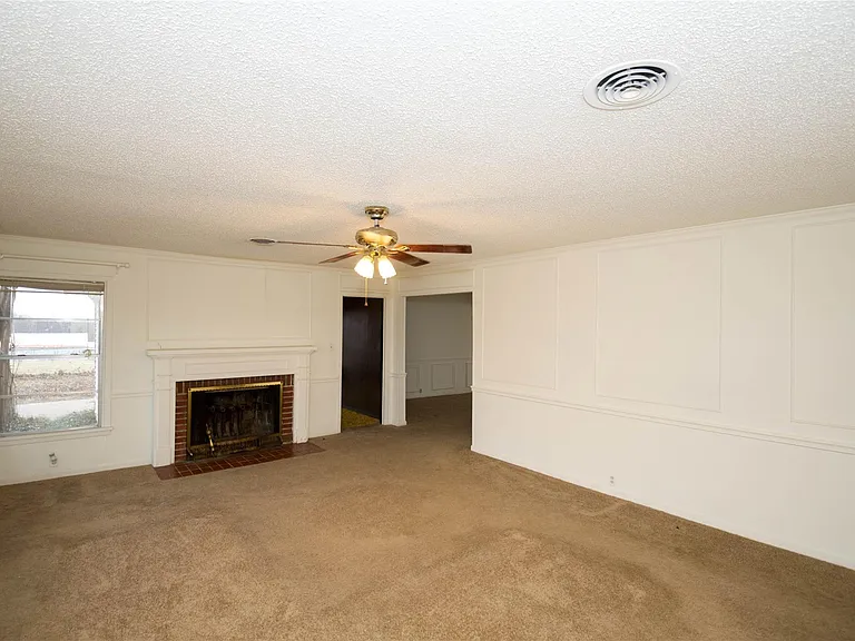 2047 FM 2933 — Photo 10