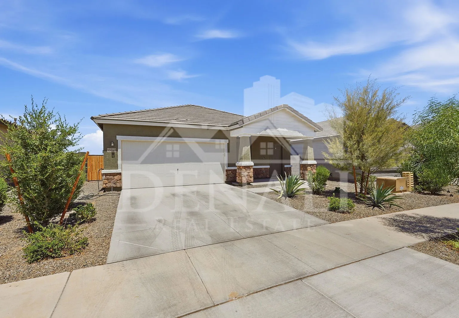 3 bed, 2.0 bath, 1402 sqft, $1,995 — Photo 1