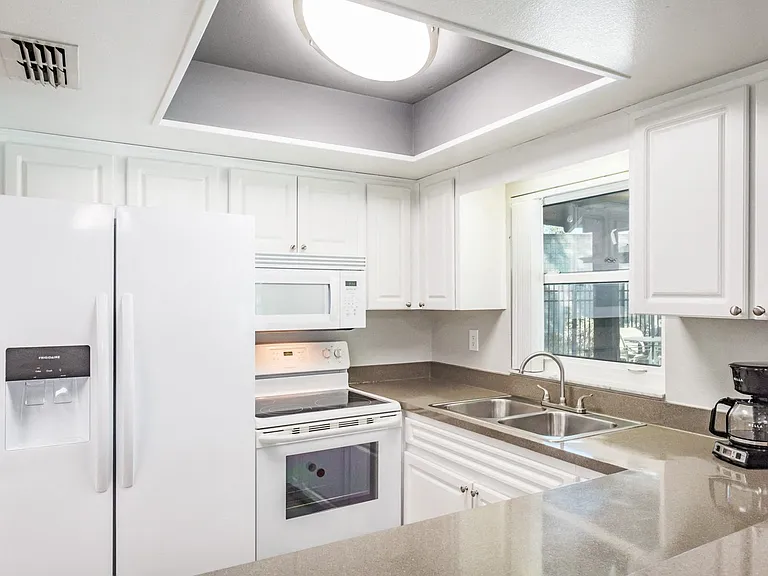 Townsgate Apartments | Plant City, FL | Clubhouse Kitchen