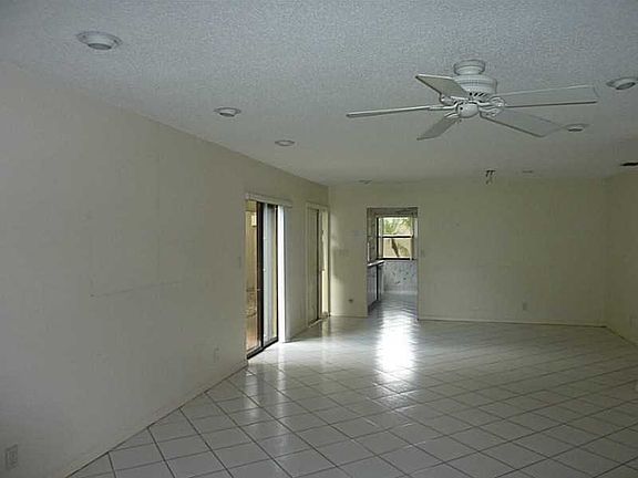 4th image of 4318 Acacia Cir
