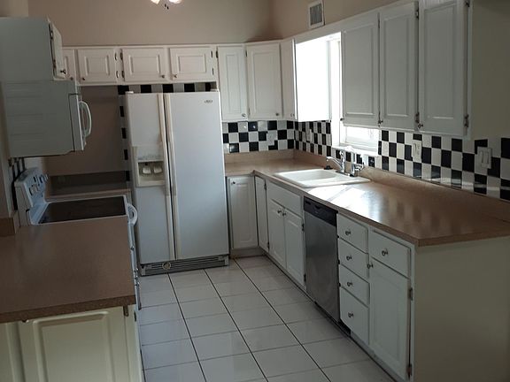 4th image of 1411 Lake Erie Dr