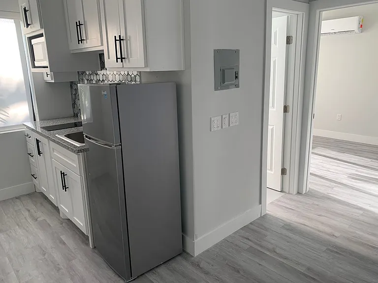 1639 Madison St — Photo 8