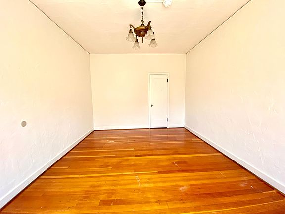 5th image of 343 S Detroit St APT 104