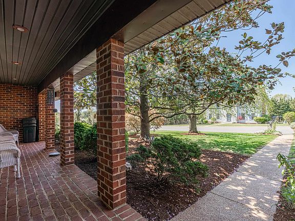 3rd image of 1245 Sparrow Ct