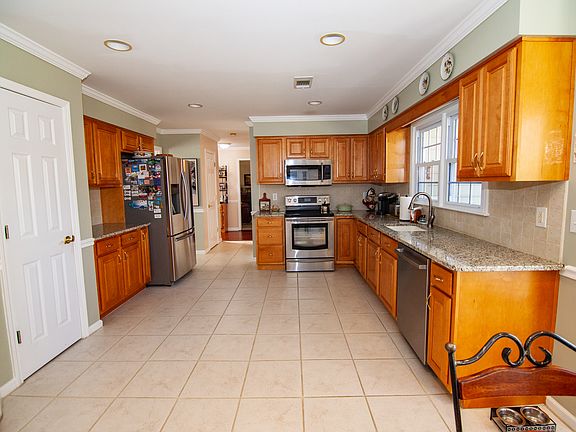 4th image of 2471 Hampton Glen Ct SW