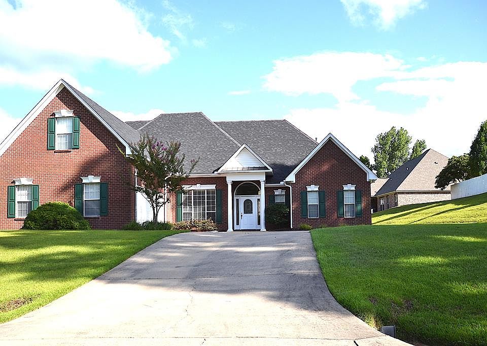 1st image of 108 Mill Creek Dr