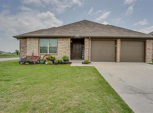 210 Hitt St, Waxahachie, TX