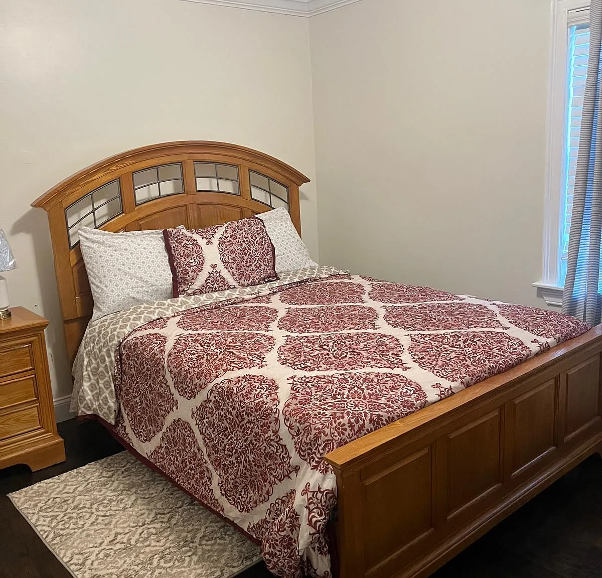 4 bed, 2016 sqft, $6,000 — Photo 1